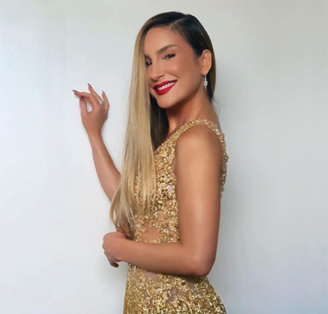 Claudia Leitte não cita Michel Teló e Ivete Sangalo em <i>tweet</i> sobre o <i>The Voice</i> e <i>internet</i> se incomoda