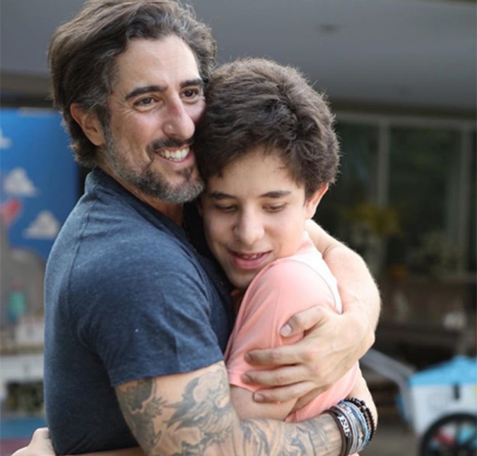 Marcos Mion publica vídeo dançando com Romeo e declara: <i>Quando a gente dança o mundo inteiro some</i>