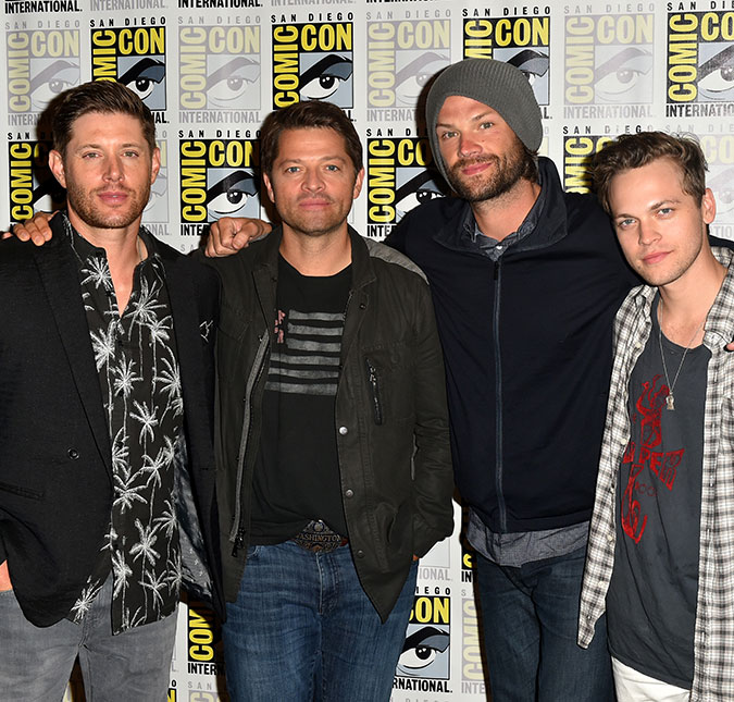 Painel de <I>Supernatural</I> na <I>Comic-Con</I> exibe <I>trailer</I> da 14ª temporada e Jared Padalecki surpreende: <I>- Os irmãos Winchester precisam morrer</I>