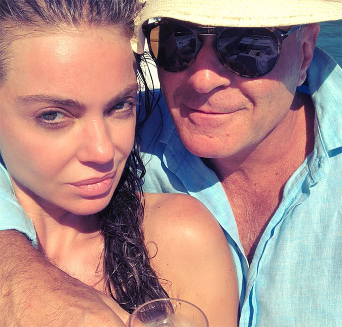 Ex de Luciana Gimenez posa coladinho com namorada e seguidores enchem casal de elogios