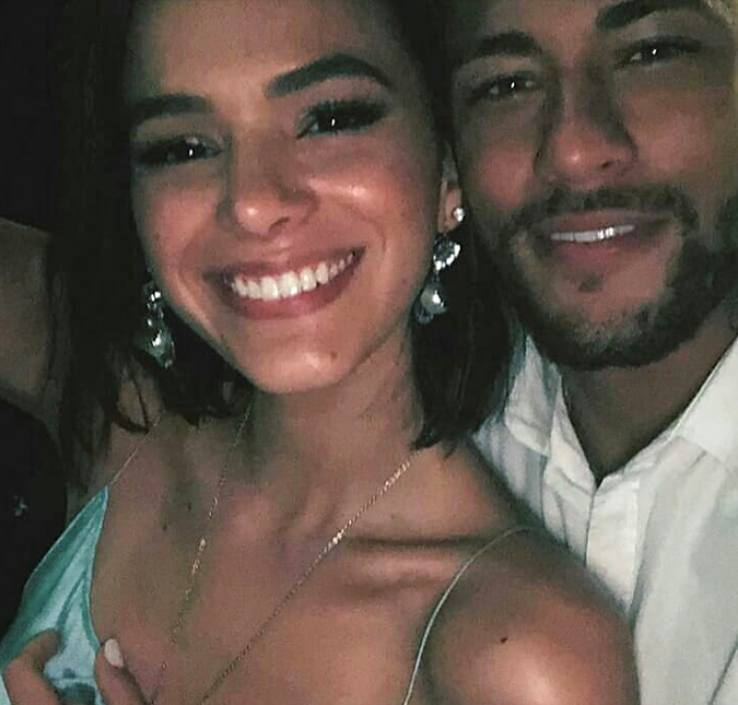 Após comentário de modelo, fãs suspeitam que Bruna Marquezine e Neymar estão morando juntos!