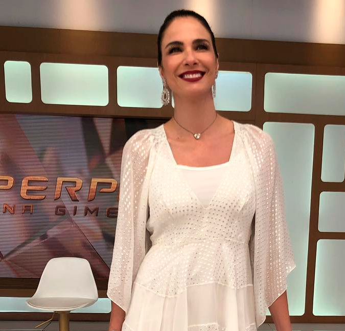 Luciana Gimenez volta a apresentar o <i>Superpop</i> ao vivo e diz que não sairá da <i>Rede TV!</i>, diz colunista