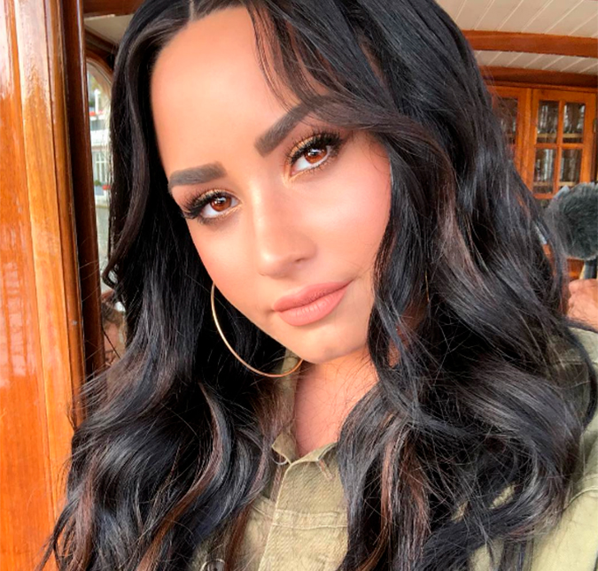 Seis dias após suposta overdose, Demi Lovato ainda está internada com complicações, diz <i>site</i>