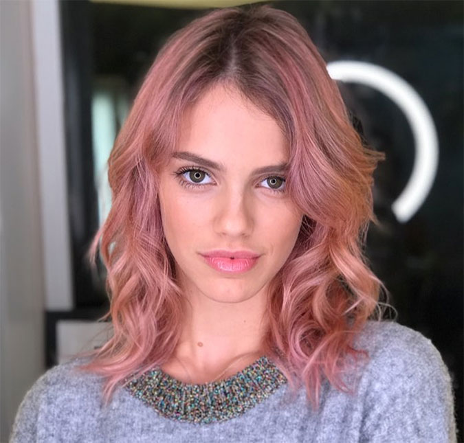 Laura Neiva se derrete pela mãe, que está grávida pela segunda vez: <i>Existe alguma mãe mais bonita do que ela?</i>