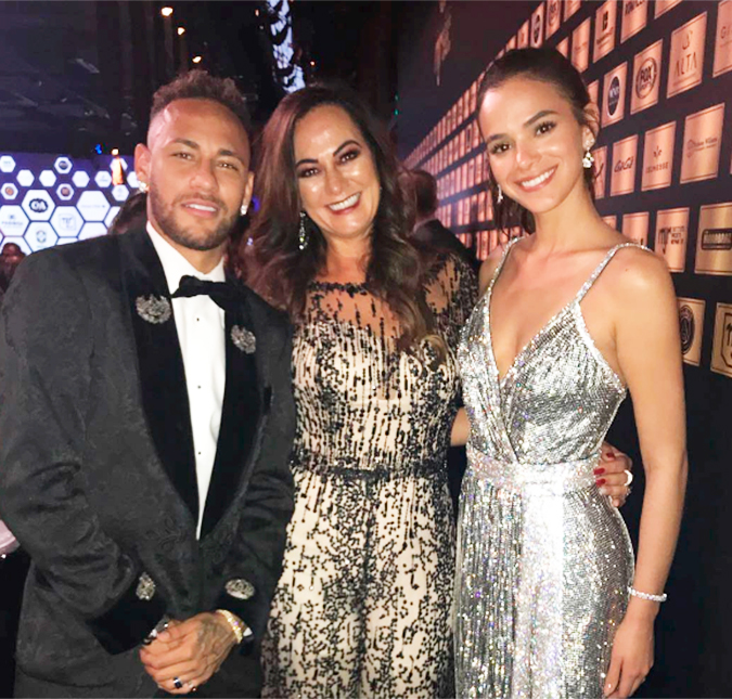 Mãe de Neymar sai em defesa do craque após críticas por comercial: <i>Não se abata com acusações</i>