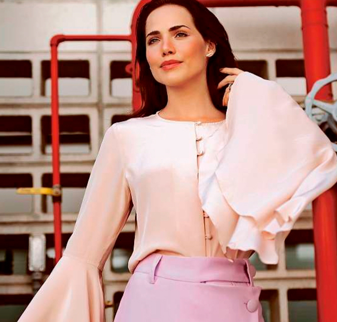Letícia Colin conta que não tem problemas em fazer cenas sensuais: <i>- Dentro de um contexto, tudo certo!</i>