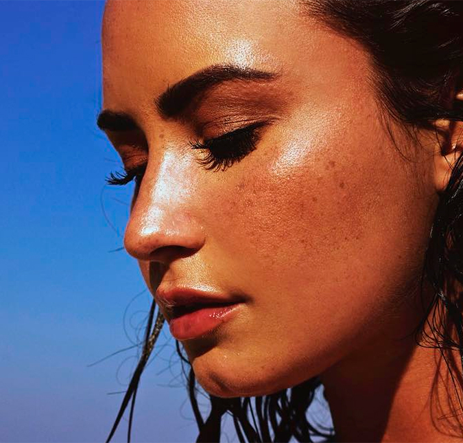 Demi Lovato deixa reabilitação para se tratar em Chicago