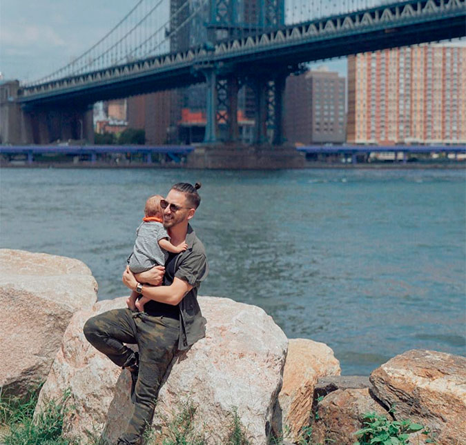 Junior Lima posa com o filho em Nova York e ganha comentários de Sandy e Ivete Sangalo!
