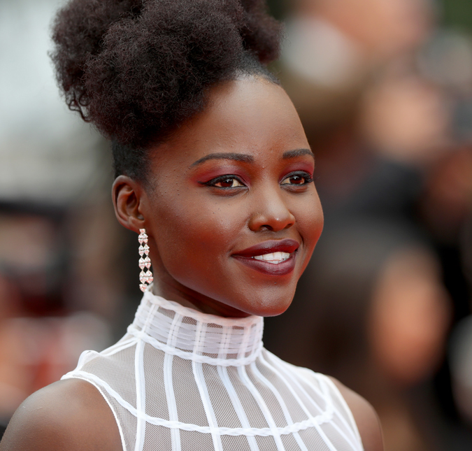 Lupita Nyong'o fala sobre preconceito contra cabelos crespos