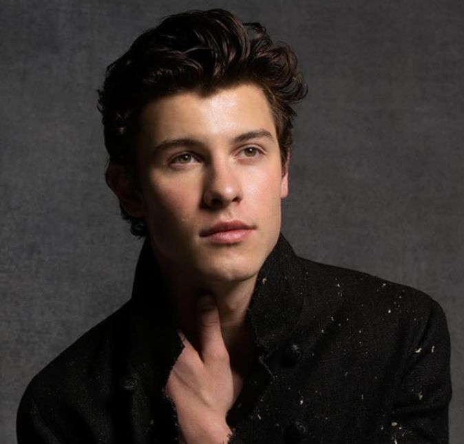 Em um vídeo para a GQ, ele contou quais são os dez itens que não consegue viver sem! São eles: gel para cabelo, óculos de sol, carteira, isotônicos, diário, calças jeans pretas, um anel comprado por ele no Japão, relógio, botas, a capa de seu violão e, claro, seu violão. Em um vídeo para a GQ, ele contou quais são os dez itens que não consegue viver sem! São eles: gel para cabelo, óculos de sol, carteira, isotônicos, diário, calças jeans pretas, um anel comprado por ele no Japão, relógio, botas, a capa de seu violão e, claro, seu violão.