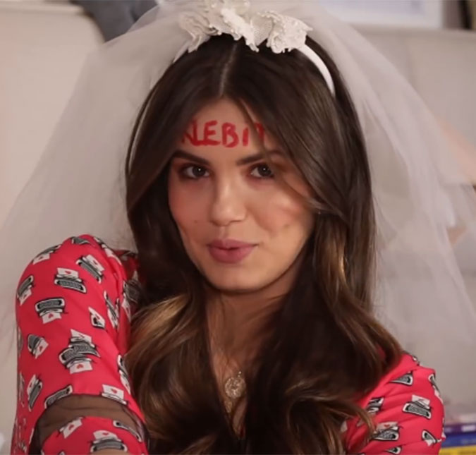 Camila Queiroz relembra começo de namoro com Klebber Toledo: <i>- Fui muito chatinha com ele!</i>
