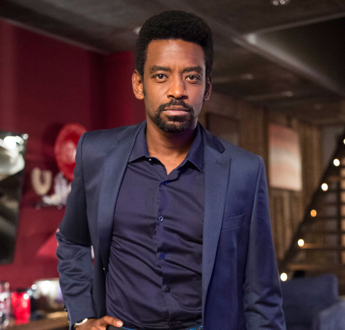 Fabrício Boliveira diz que Roberval voltará a correr atrás de Cacau em <i>Segundo Sol</i>: <i>- O amor é maior que a vingança</i>