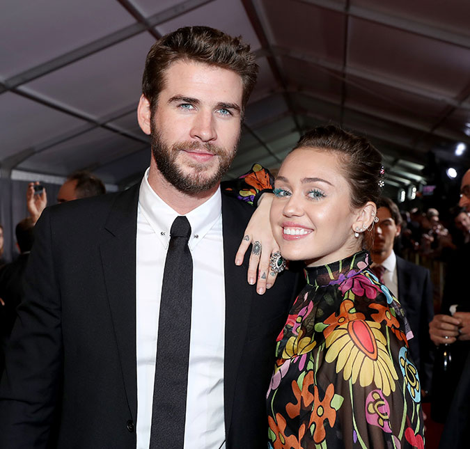 Miley Cyrus e Liam Hemsworth saem juntos e dão risada de rumores sobre término