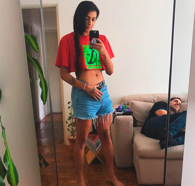 Pabllo Vittar posta foto com cantor e escreve: <i>Namorado</i>