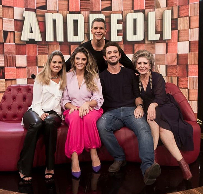 Felipe Andreoli se emociona no palco de <i>Tamanho Família</i> e Rafa Brites se declara: <i>Você me completou, eu te amo</i>!