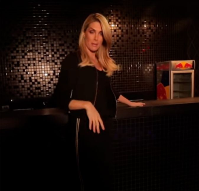Ana também fez um tour pela sua boate, que fica no subsolo da casa, em Itu, interior de São Paulo.