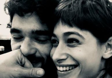 Caio Blat posa em clima romântico com Luisa Arraes