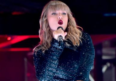 Taylor Swift vai as lágrimas em <i>show</i> ao relembrar episódio de assédio sexual