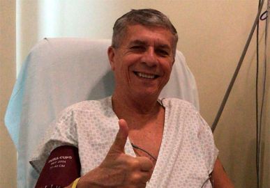 Filho do guitarrista Kiko, do <I>Roupa Nova</I>, fala sobre estado de saúde do pai após cirurgia