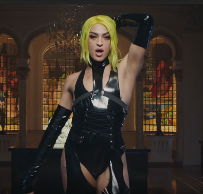 Pabllo Vittar é uma espiã estilosíssima no clipe de <i>Problema Seu</i>, assista!