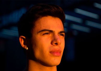 Internautas acusam ex-namorado de Larissa Manoela de machismo: <I>Fazia papel de bom menino</I>