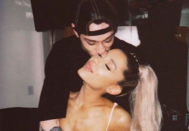 Ariana Grande revela que sabia que iria se casar com Pete Davidson