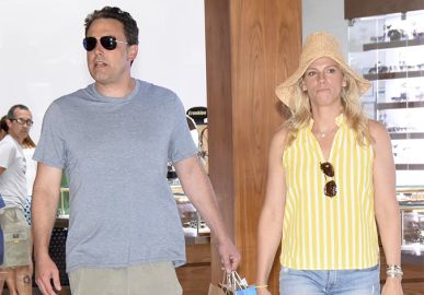 Ben Affleck é visto em encontro com modelo da <I>Playboy</i>, segundo <I>site</i>