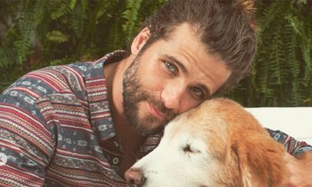 Bruno Gagliasso lamenta morte de um de seus cachorros: <I>Virou anjo</i>