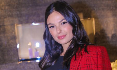 Grávida, Isis Valverde deixa barriguinha em evidência durante evento de moda, veja as fotos!