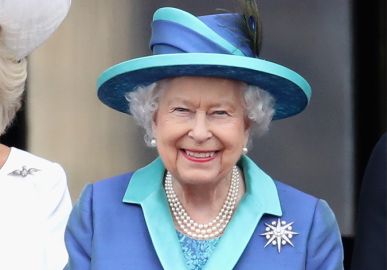Médico da rainha Elizabeth II sofre acidente de bicicleta e morre