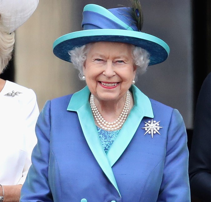 Médico da rainha Elizabeth II sofre acidente de bicicleta e morre