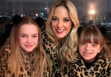 Ticiane Pinheiro combina <i>look</i> de oncinha com Rafinha Justus e afilhada: <i>Trigêmeas</i>