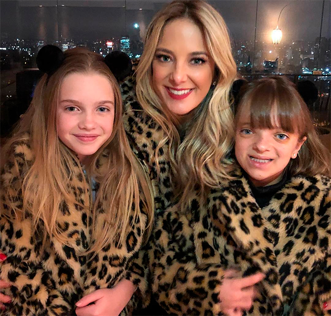 Ticiane Pinheiro combina <i>look</i> de oncinha com Rafinha Justus e afilhada: <i>Trigêmeas</i>