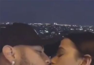 Bruna Marquezine e Neymar dão beijo no topo da Torre Eiffel!