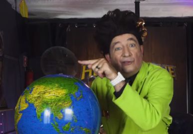 Beakman, o famoso cientista maluco dos anos 90, está de volta! Confira