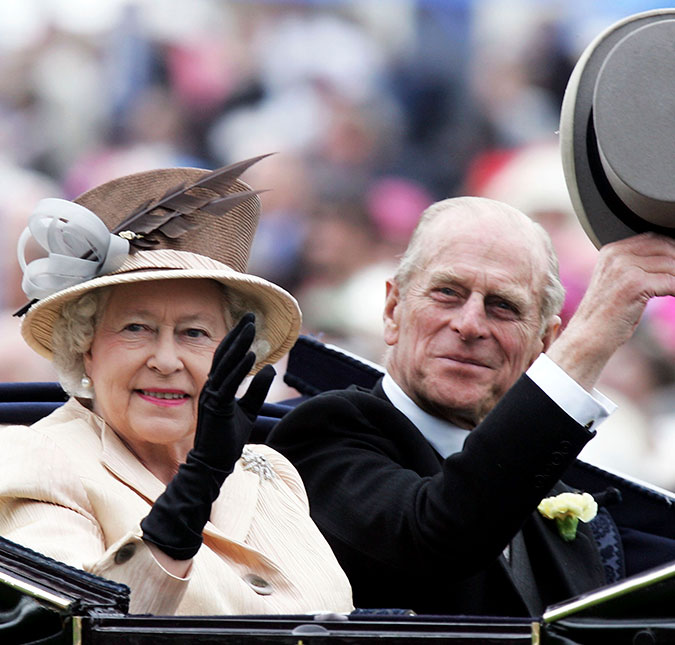 Príncipe Philip faz rara aparição na Escócia ao lado da Rainha Elizabeth II
