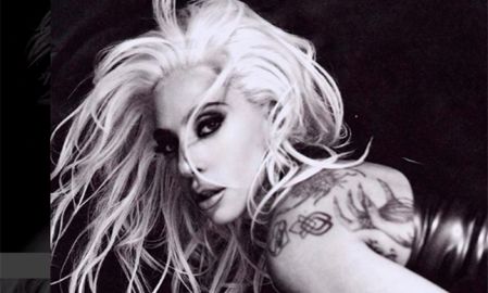 Lady Gaga mostra o bumbum em ensaio fotográfico ousado