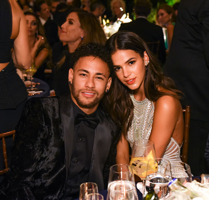 Bruna Marquezine responde seguidora sobre namoro com Neymar