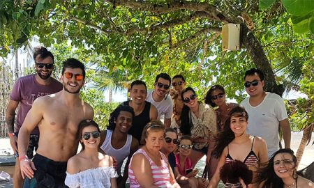 Convidados de Klebber Toledo e Camila Queiroz desembarcam em Jericoacoara, confira!
