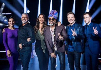 Jurados sentem dificuldade em eliminar participantes em fase de tira-teima no <i>The Voice Brasil</i>