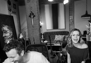 Sandy divulga dueto com o marido, Lucas Lima, e fala sobre o projeto <I>Nós, Voz, Eles</I>