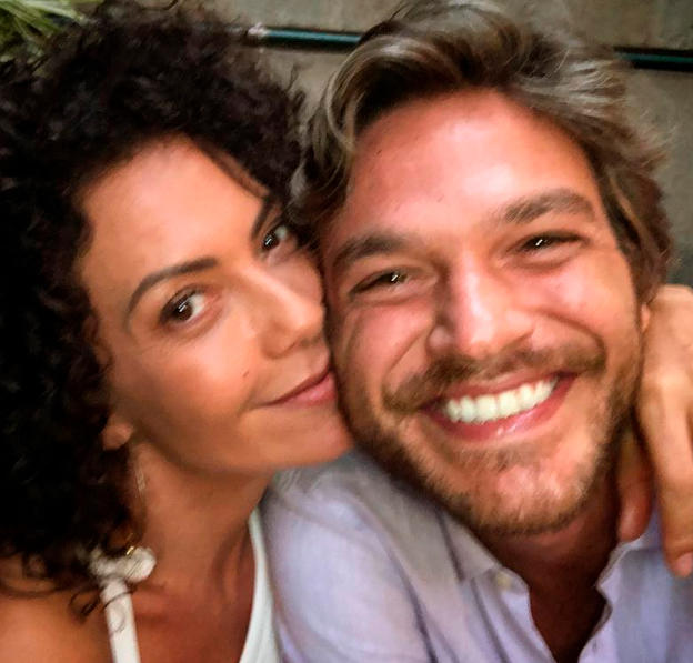 Emilio Dantas revela desejo de ter filhos: <i>Já tem mais bicho do que gente debaixo desse teto</i>