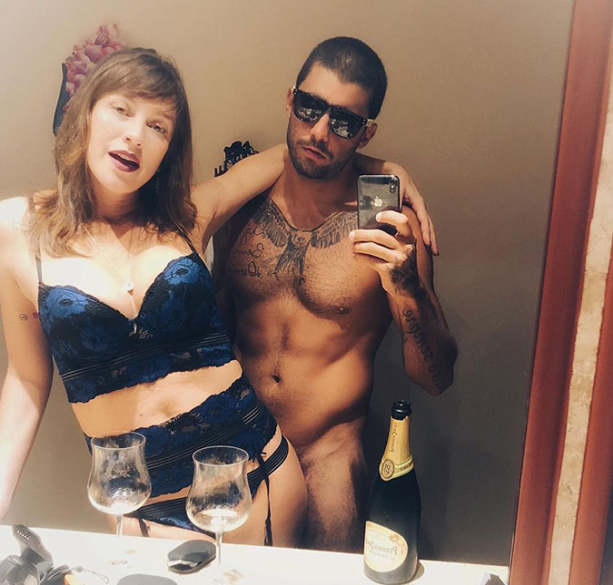 Pedro Scooby posta clique nu e divide opiniões: <i>Apelação! Subcelebridade precisa disso!</i>