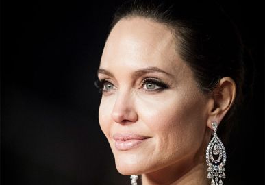 Representante de Angelina Jolie confirma que atriz mudou advogada em meio a divórcio polêmico com Brad Pitt