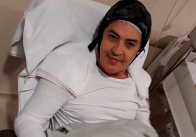 Beto Barbosa fala sobre primeira sessão de quimioterapia: <i>Tremor nas pernas e nos braços</i>