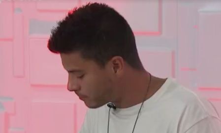 Quem se identifica? Arthur Aguiar raspa os pratos no <I>Super Chef</i> e vira piada na <I>web</i>