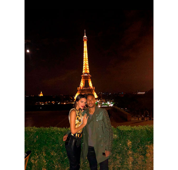 Em Paris, Bruna Marquezine e Neymar trocam declarações de amor: <i>Te amo mais que a torre</i>