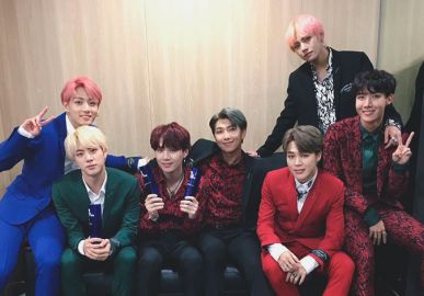 Grupo <i>BTS</I> leva prêmio mais importante em premiação e agradece aos fãs em discurso, veja!