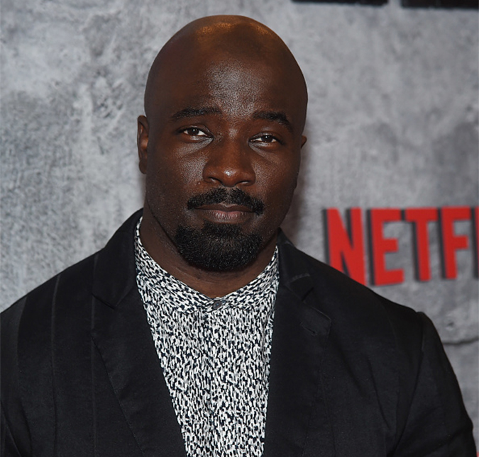 Ator de <i>Luke Cage</i> se desculpa por comentário envolvendo Ariana Grande