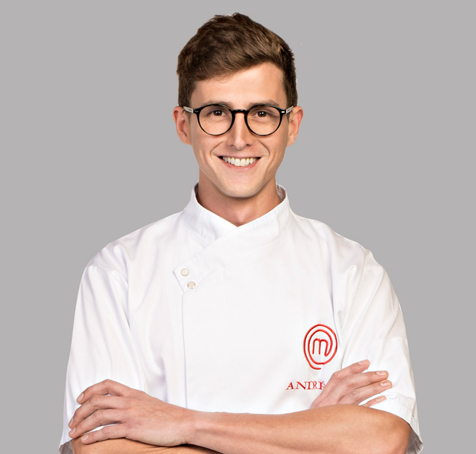 Após se atrapalhar com <i>cannoli</i>, André Rochadel é o primeiro eliminado do <i>MasterChef Profissionais</i>